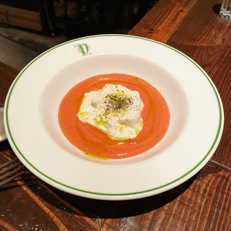 いちごのスープとブラータチーズ(nativo)