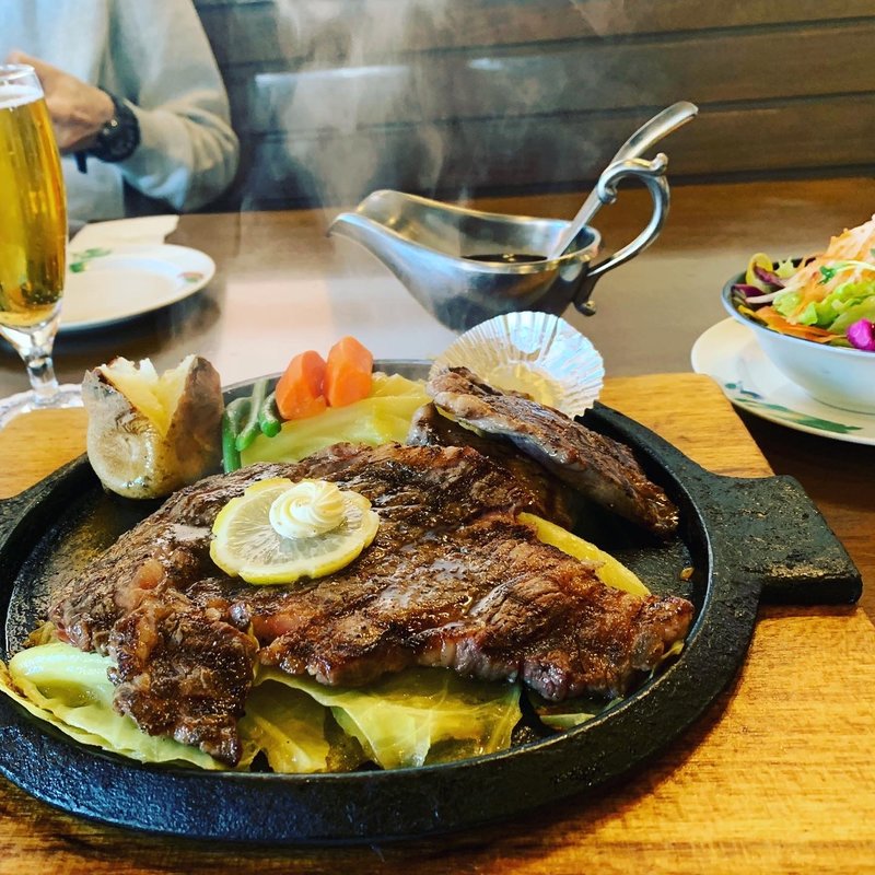 ステーキとラム肉グリル(シャーロックホームズ 町田街道店)