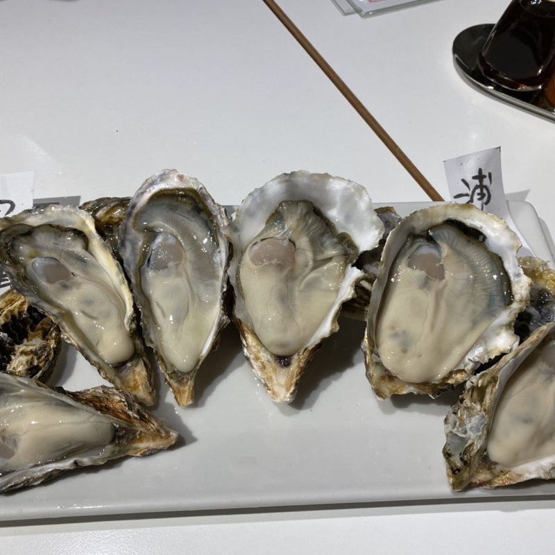 牡蠣盛り合わせ(IKI OYSTER BAR)