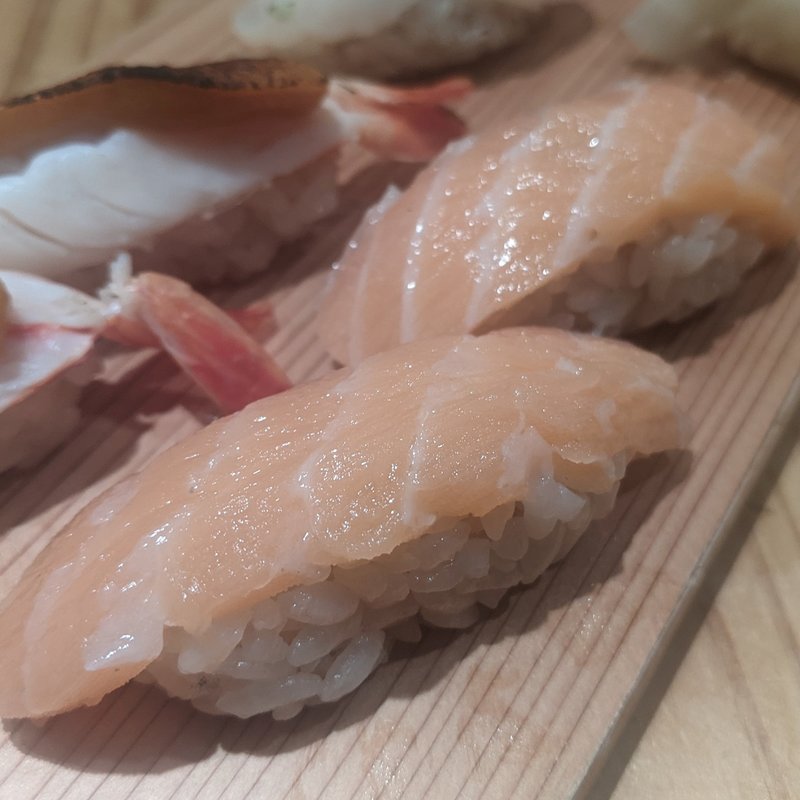 飲めるサーモン(スシエビス 恵比寿本店)