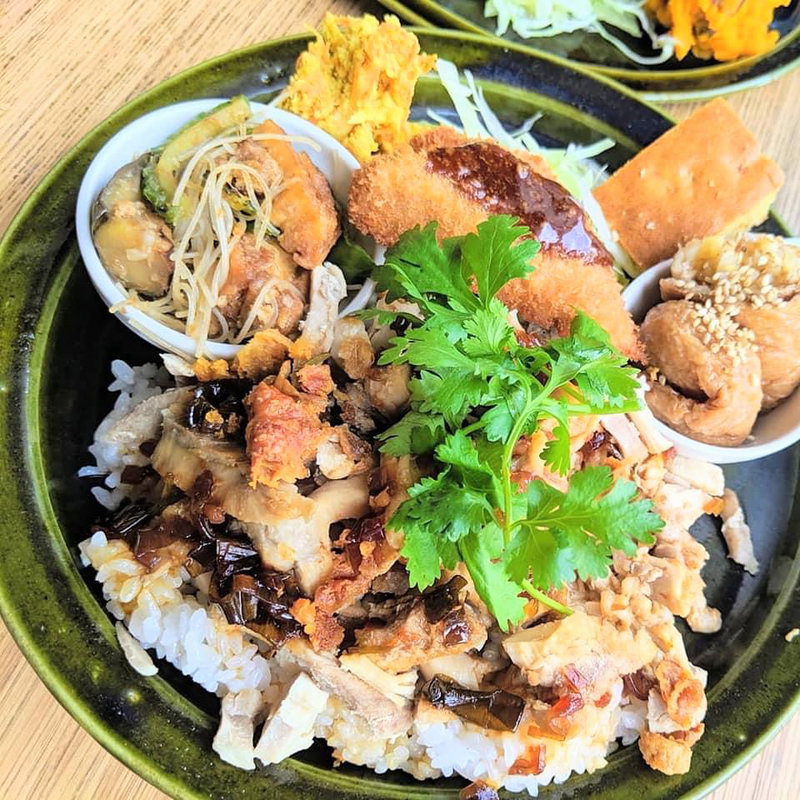 鶏肉飯(カメイノ食堂)