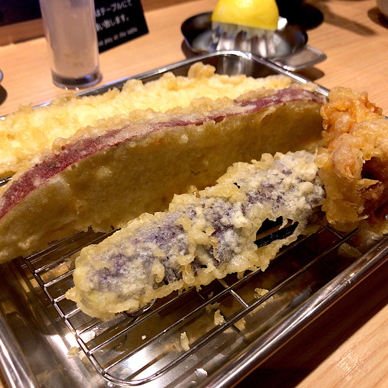 さつまいも天、かしわ天(うどん酒場七右衛門　新伝馬町店)