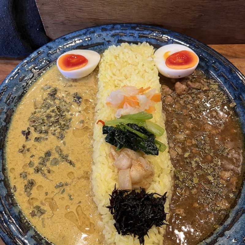 ニボ醤油キーマとカツオお出汁のタコクリームキーマ(お出汁とスパイス 元祖 エレクトロニカレー)