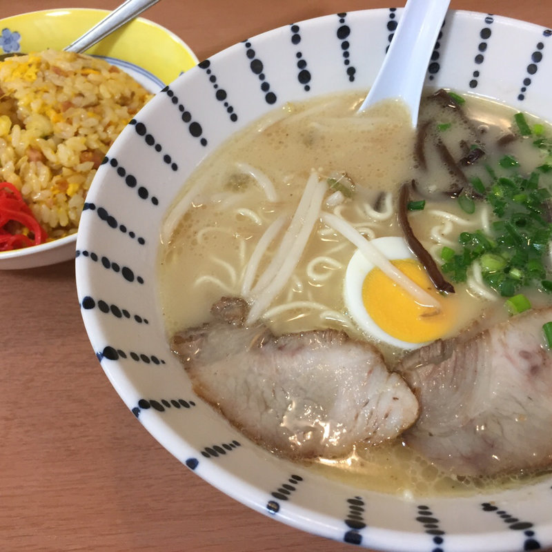 豚骨らーめん 半チャーハン セット(ミスターらーめん)