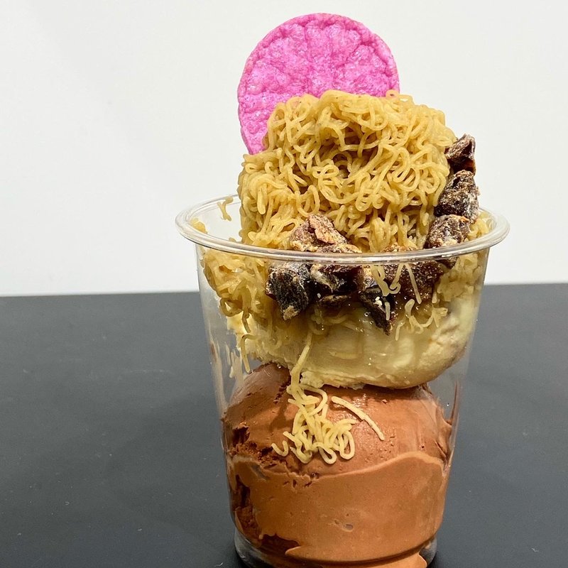 デーツバニラとチョコのパフェ（サロンデュショコラ限定）(PÂTISSERIE Yoshinori Asami)