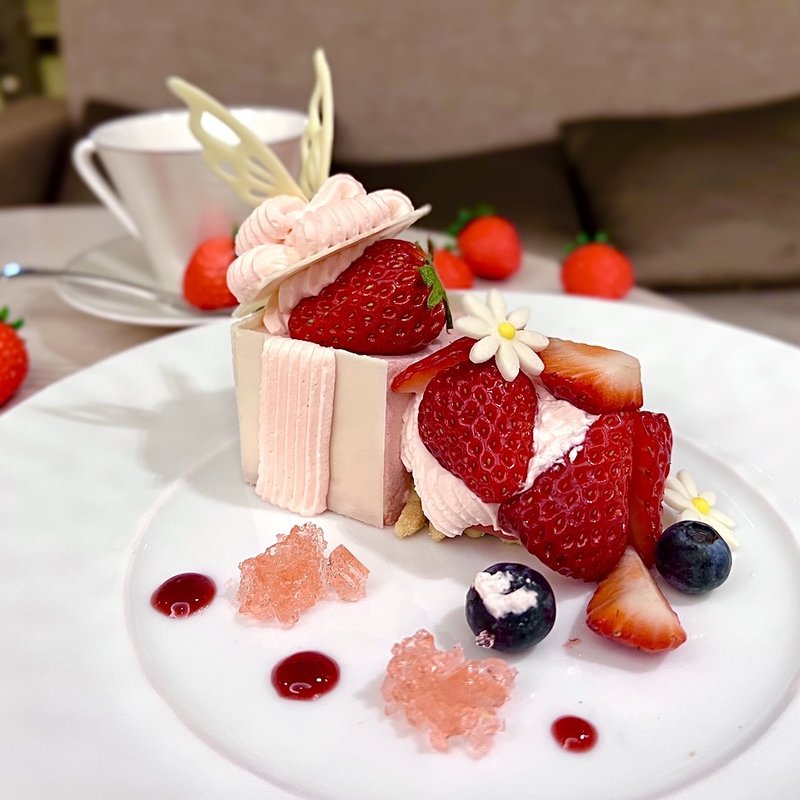 あふれる苺のプレゼントBOX(ラウンジ)