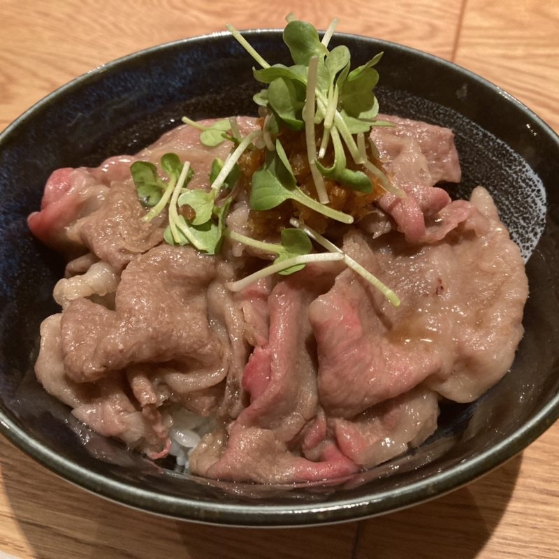 和牛ロース丼(円　まどか)