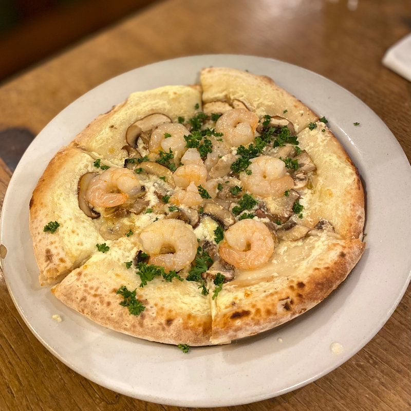 海老とマッシュルームとクリームチーズのピザ(ハイファミリア （Hi famiglia）)