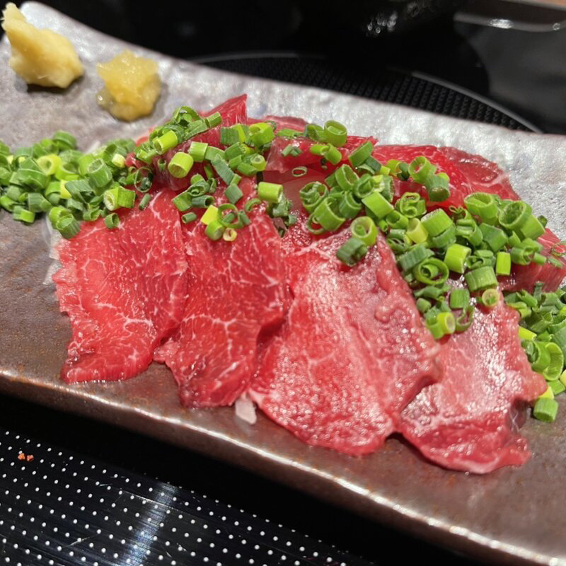 馬刺し（ロース）(もつ鍋　田しゅう　名古屋店)