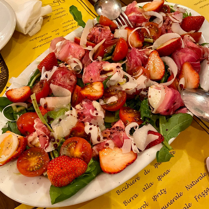 パルマハムといちごのサラダ(トラットリア ブカ マッシモ )