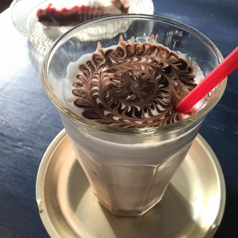 アイスカフェラテ(cafe uwaito)