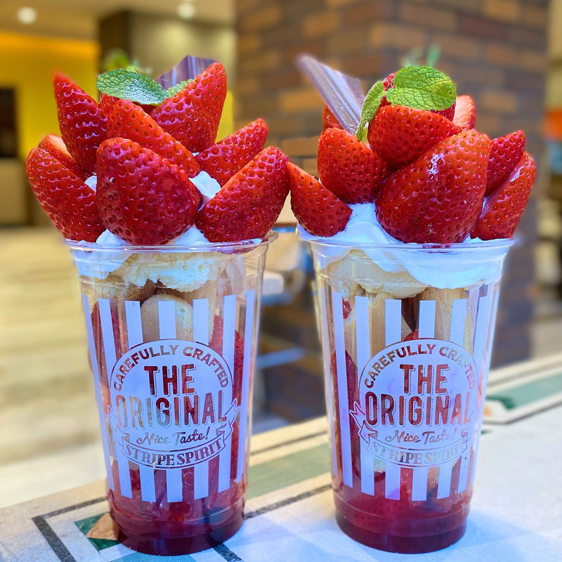 いちごワンパックまるごとパフェ(柳井クルーズホテル アミュゼCAFE)