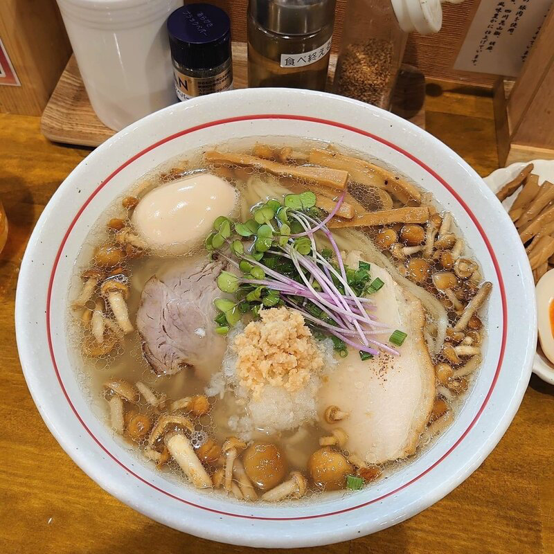 なめこ塩生姜らー麺(麺屋ぬまた)