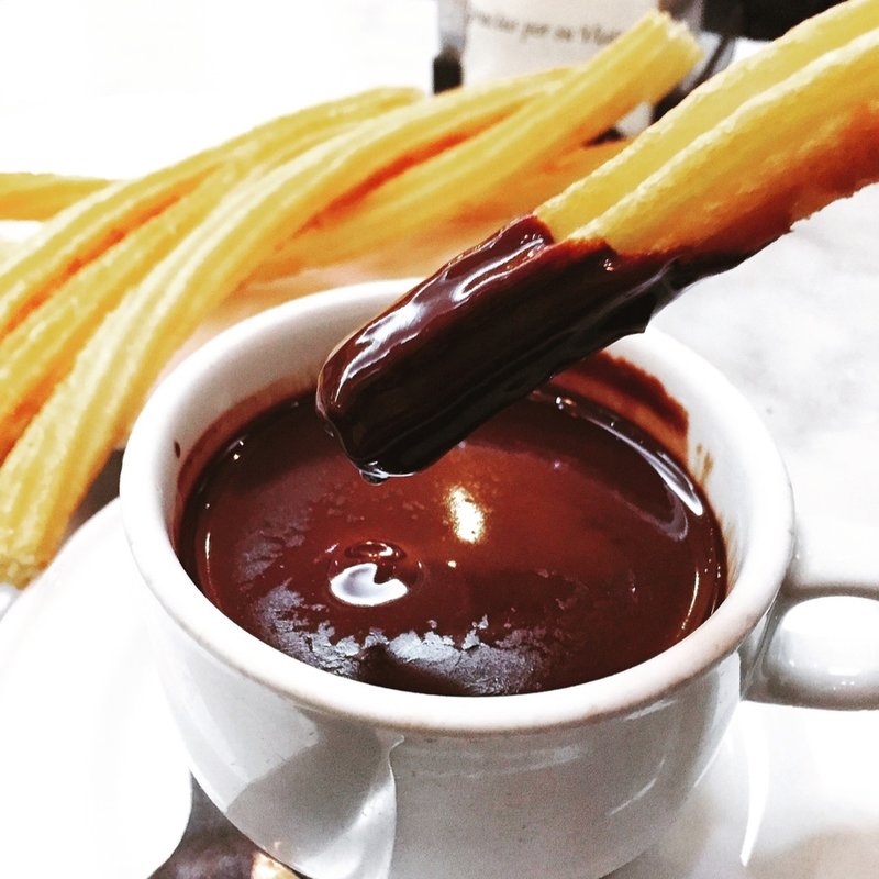 CHOCOLATE CON 6 CHURROS (CHOCOLATERIA Sangines)