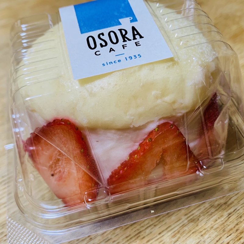 あまおうあんこと苺ッツォ(オソラカフェ)