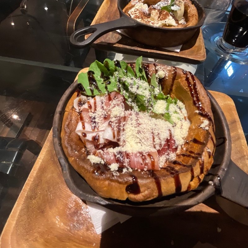 ダッチベイビーパンケーキ     生ハム温玉ルッコラ パルミジャーノ(SUZU CAFE 神南)