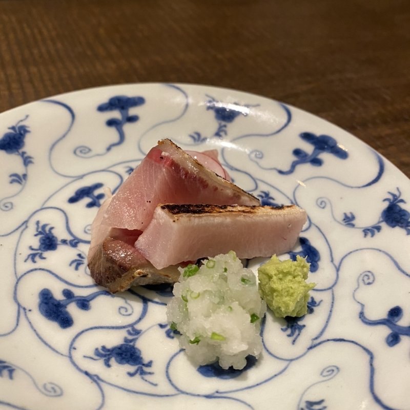 氷見の鰤　焼き霜造(炭焼 芹生)