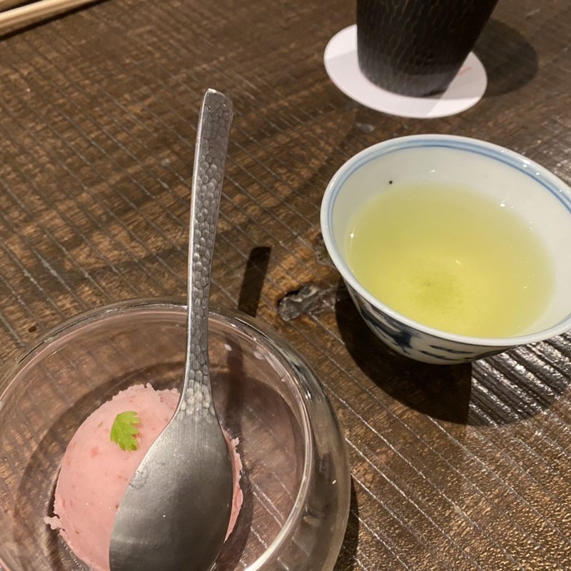 いちごミルクのジェラート(炭焼 芹生)
