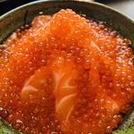 サーモンとイクラの親子丼(なかむら)