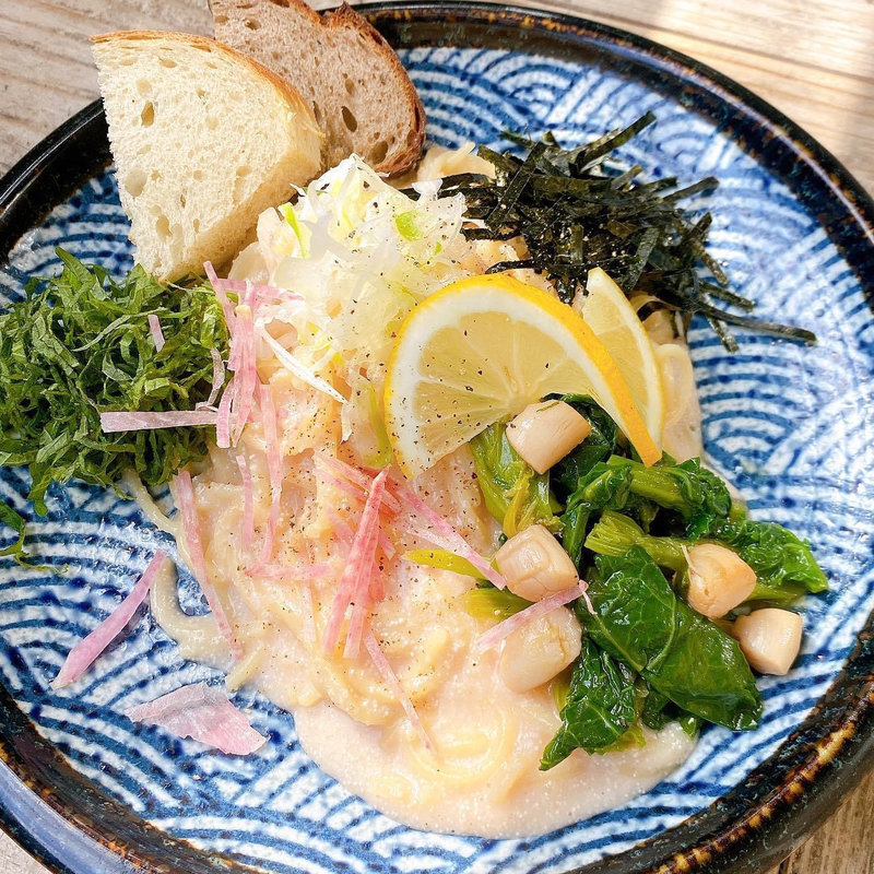 小柱とかき菜のレモンマリネ タラコソーススパゲティ( TOLO COFFE&BAKERY(トロ コーヒーアンドベーカリー))