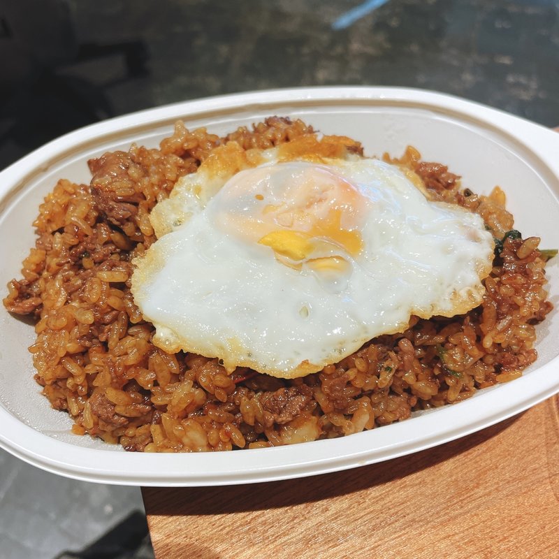 バジル入り牛肉の炒飯(メナムのほとり )
