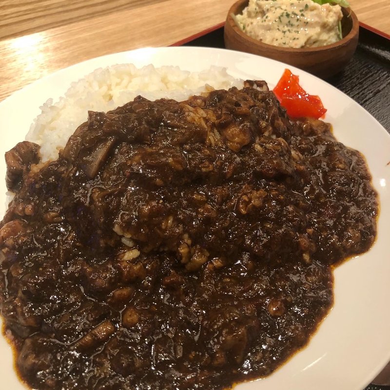 牛すじ煮込みカレー(肉寿司酒場 有～nikuzushi yu～)
