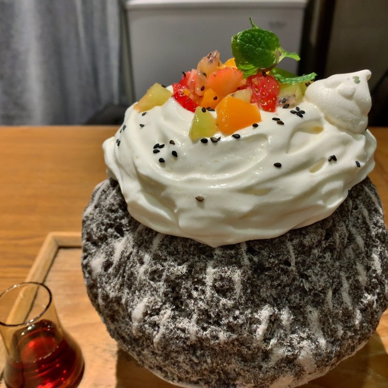 酒粕クリーム黒ごま氷(氷おばけ)