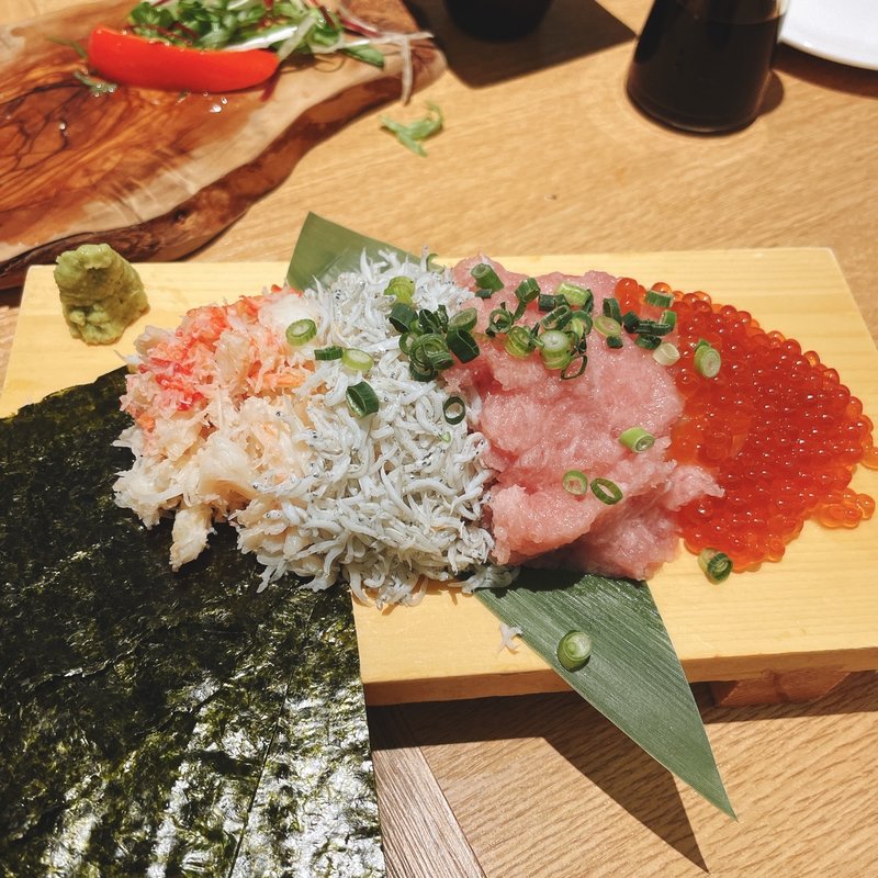 新鮮！こぼれ寿司(Tokyo Rice Wine あざみ野店)