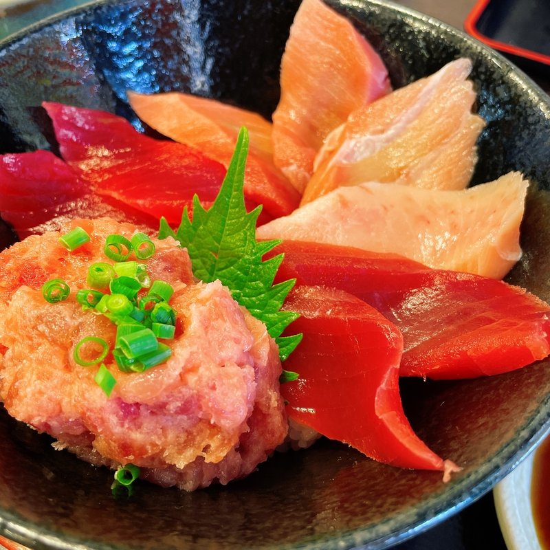 よくばり丼(北かつまぐろ屋 海の市店 )
