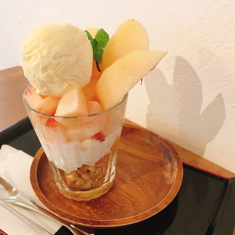 桃パフェ(岡井商店)