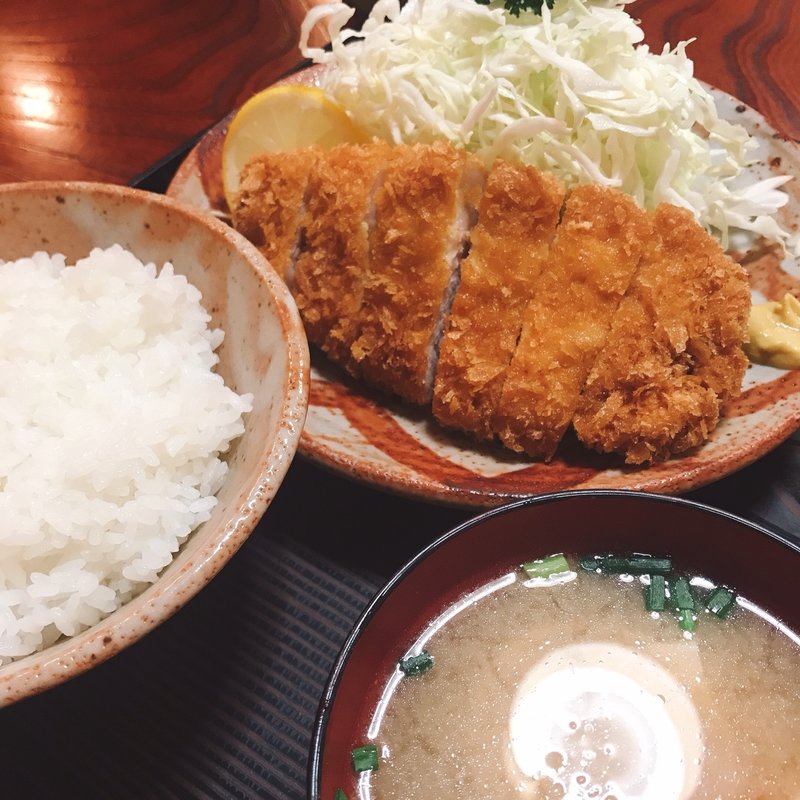 とんかつ定食(とんかつ よしえ)