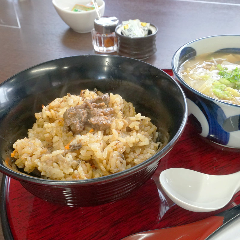 あか牛炊き込みご飯とあか牛だご汁セット(あか牛丼専門店 ごとう屋 阿蘇店)