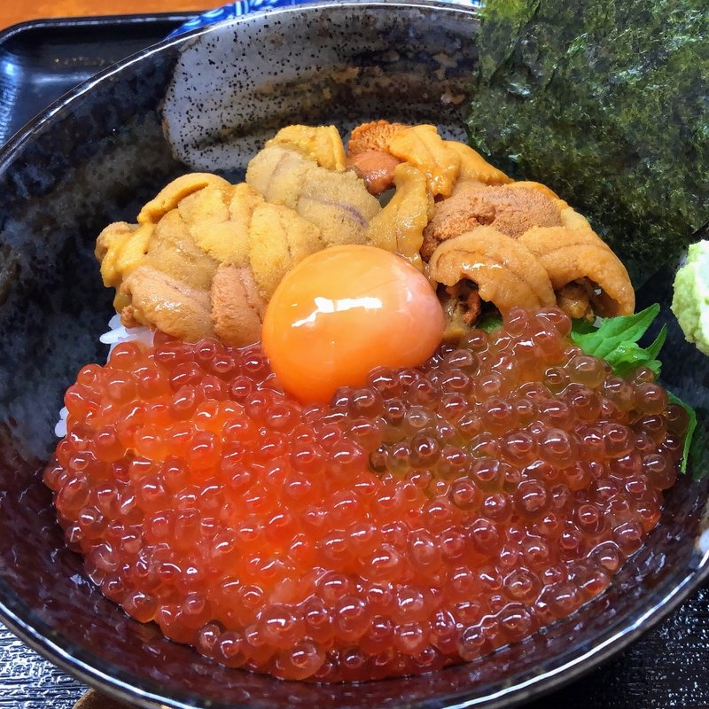 うにいくら丼(海鮮丼専門店 木津 魚市食堂)