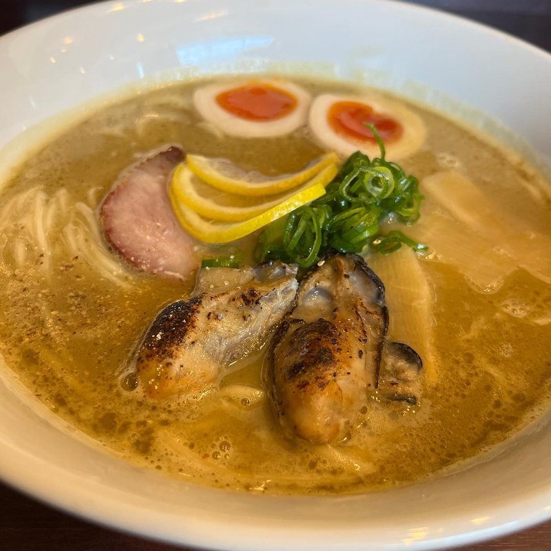 牡蠣白湯らーめん(麺乃はる)