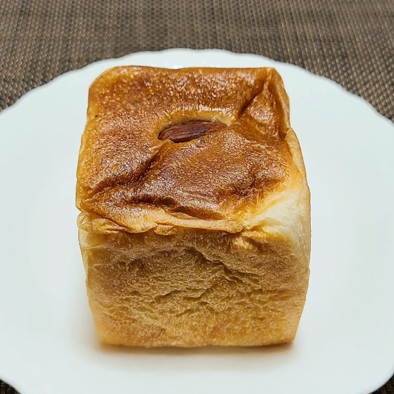 四角いこしあんぱん(石窯ぱん くりや)