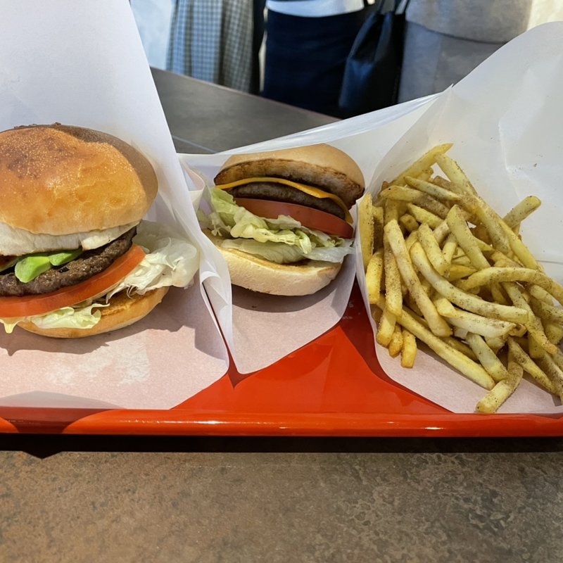 アボカドバーガー✨チーズバーガー✨チェリビポテトM(チェリービーンズ )