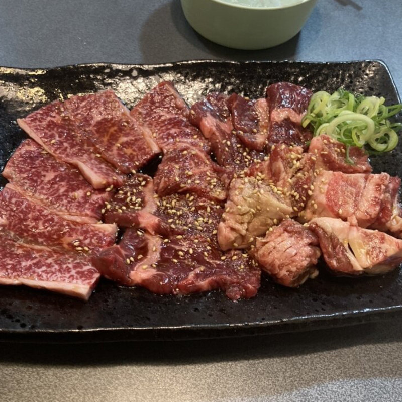 上ロース、ハラミ、ゲタカルビ(炭火焼肉ホルモン かぅ)