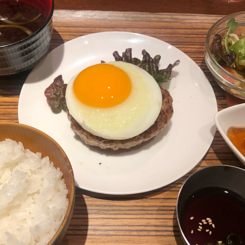 京都ぽーくハンバーグセット（目玉焼きトッピング）(HAMBURG LABO （ハンバーグ ラボ）)