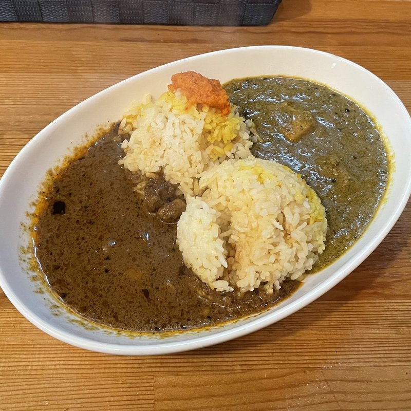 ダブルカレー（シーフード+ほうれん草）(シルクロード)