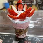 いちごパフェ🍓