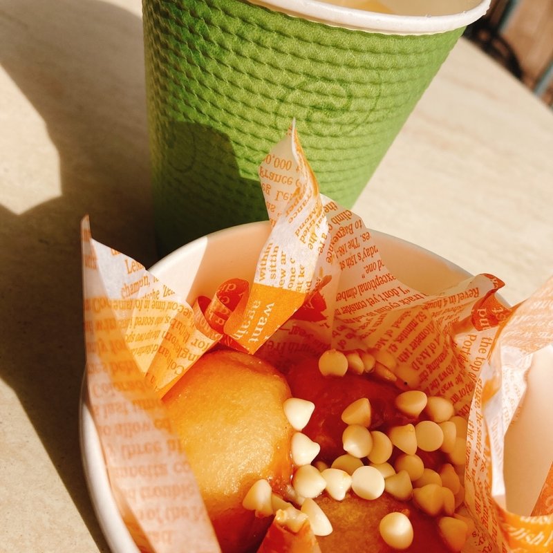 ホワイトチョコとキャラメルソースのチーズボール(bb.qオリーブチキンカフェ イオンタウン茨木太田店)