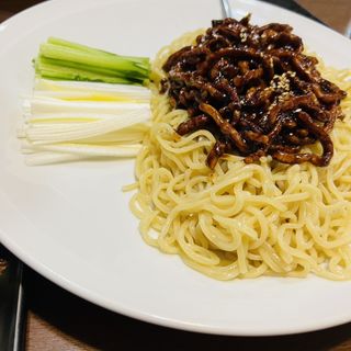 ジャージャー麺(台湾料理　八福　花見川店)