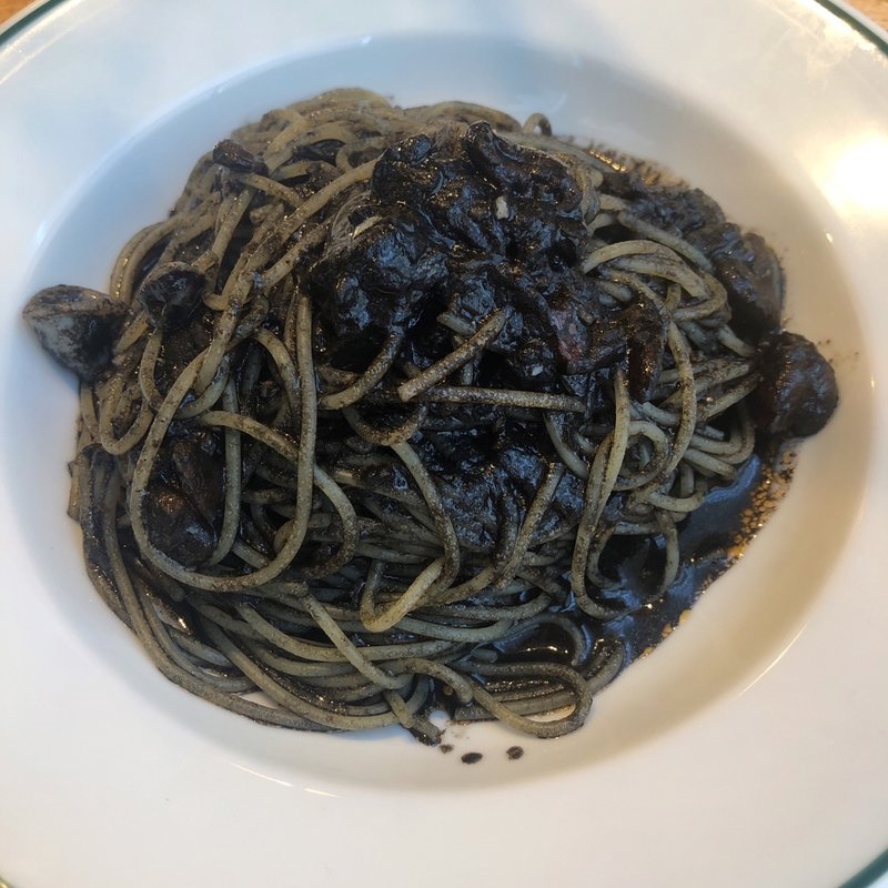 ヤリイカのイカ墨ソース パスタランチ(ハーミットグリーンカフェ （ｈｅｒｍｉｔ　ｇｒｅｅｎ　ｃａｆｅ）)
