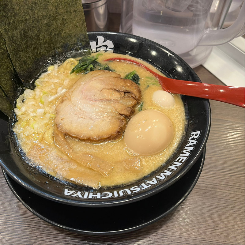 醤油豚骨ラーメン (松壱家 横浜店)