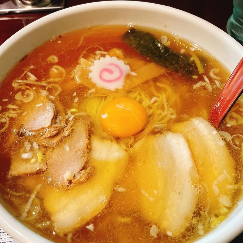 チャーシューメン、生卵(中華蕎麦 金魚)