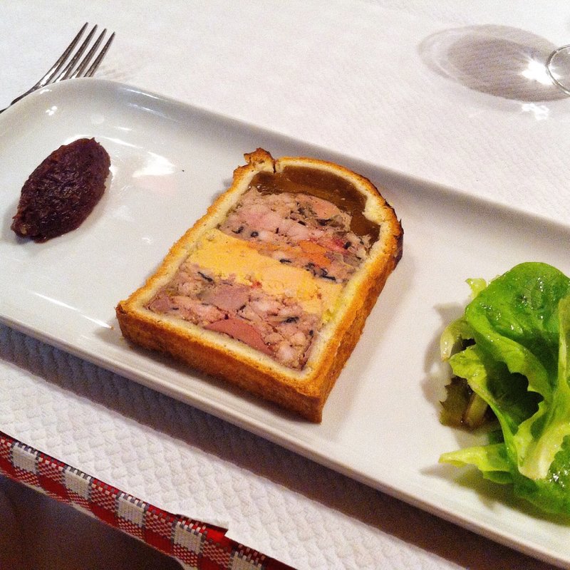 Le Pâté en croûte au foie gras de canard et ris de veau(Daniel et Denise)