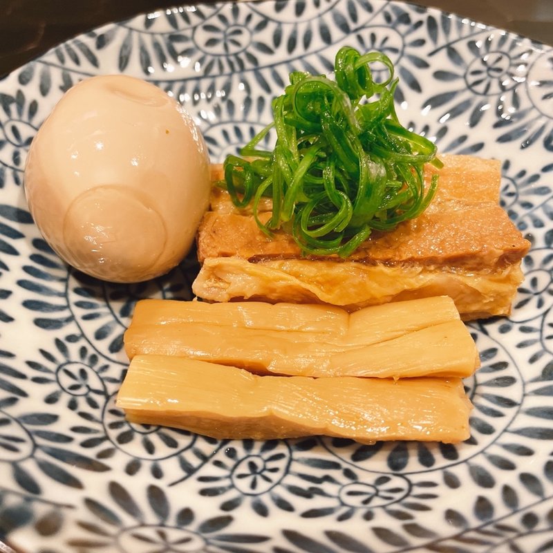 トロ肉、味玉、メンマ(特級鶏蕎麦龍介もてぎ)