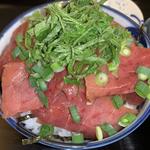 ハーフサイズマグロ漬け丼(豚菜)