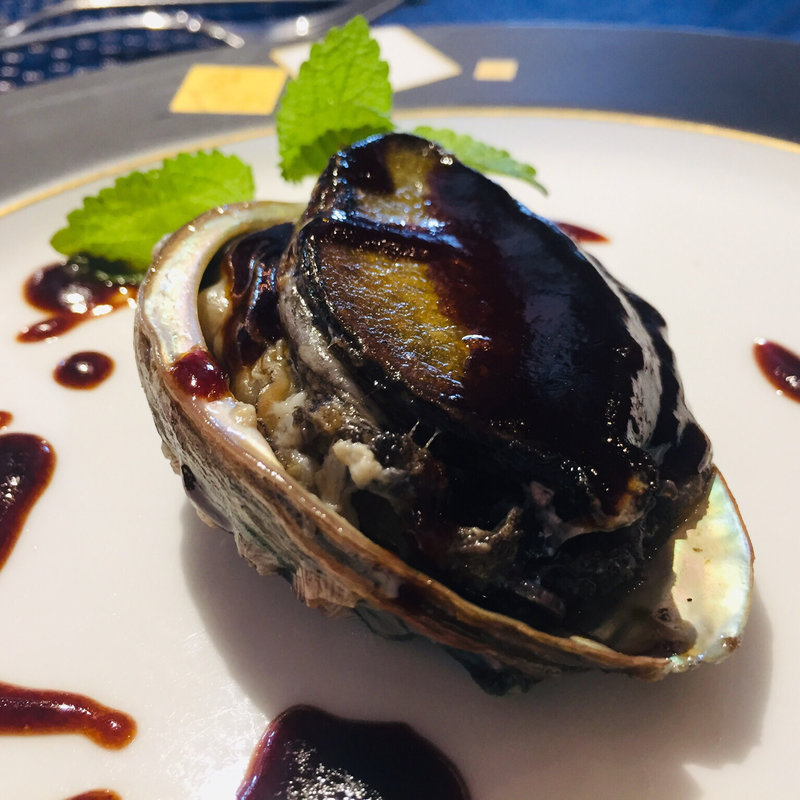 長島産活きアワビの鉄板ステーキ(フランス厨房 旬彩 中央駅店 )