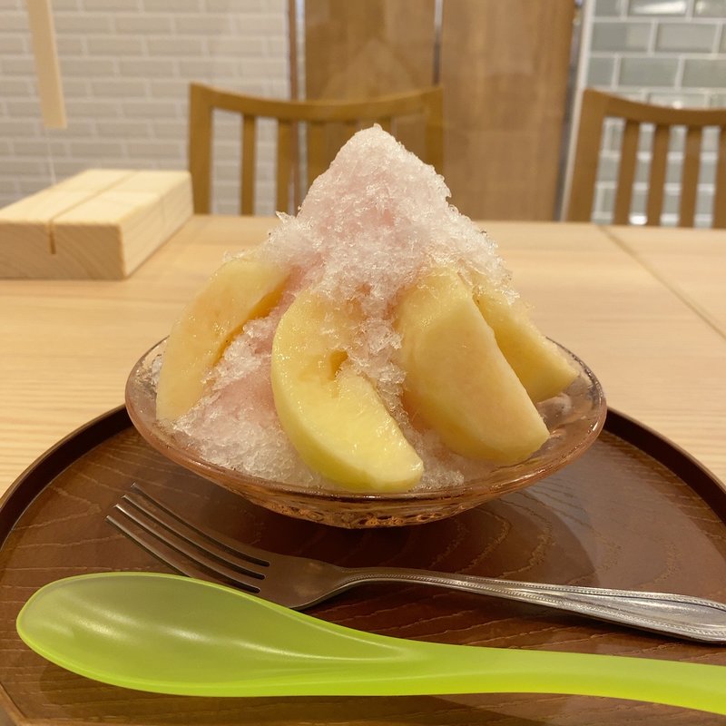 かき氷(もも)(パティスリー オオヤマ)